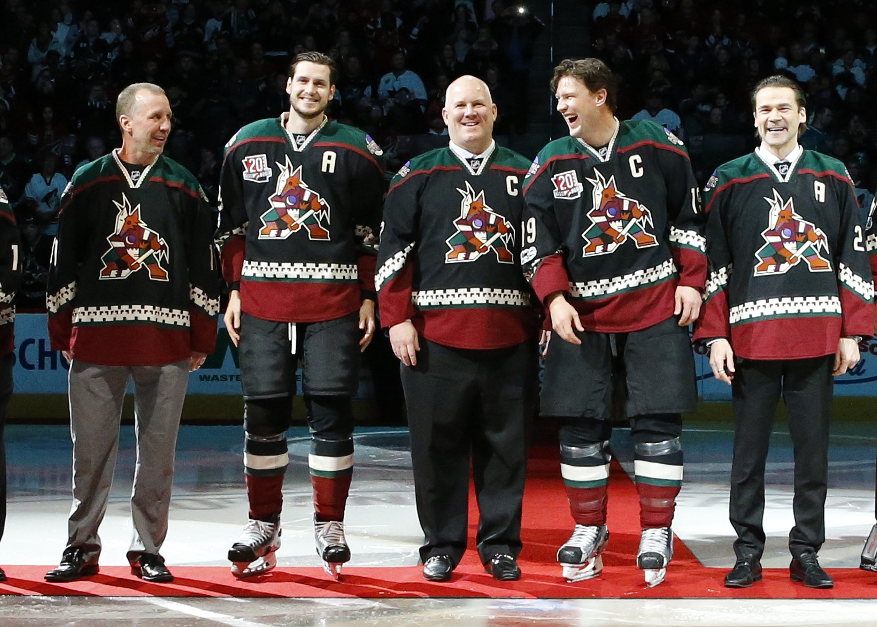 arizona coyotes black jersey